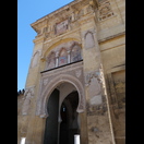 Tor in der nordwestlichen Fassade der Moschee-Kathedrale